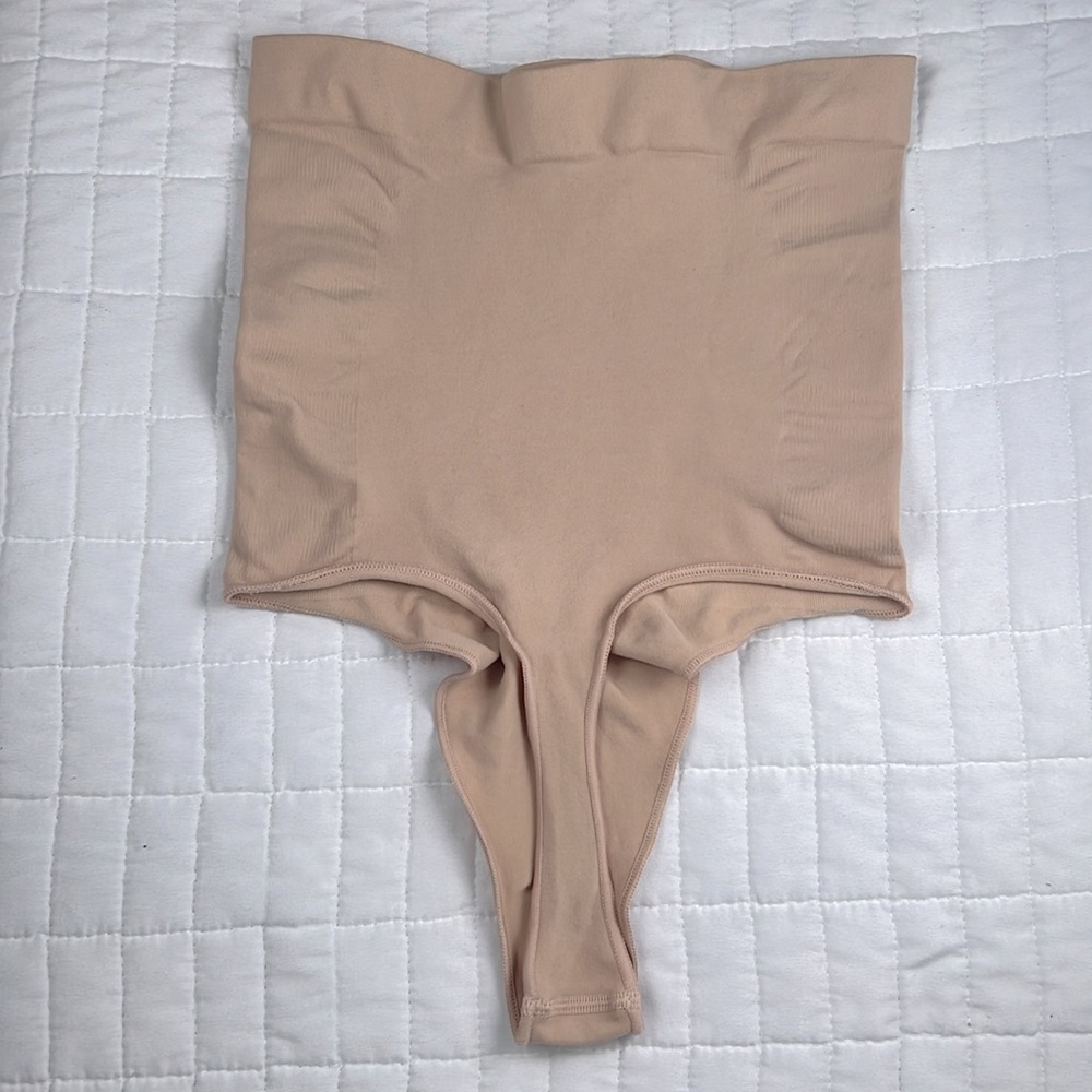 SKIMS SEAMLESS SCULPT HIGH WAISTED THONG IN MICA SIZE 2X 3X - Picture 2 of 3